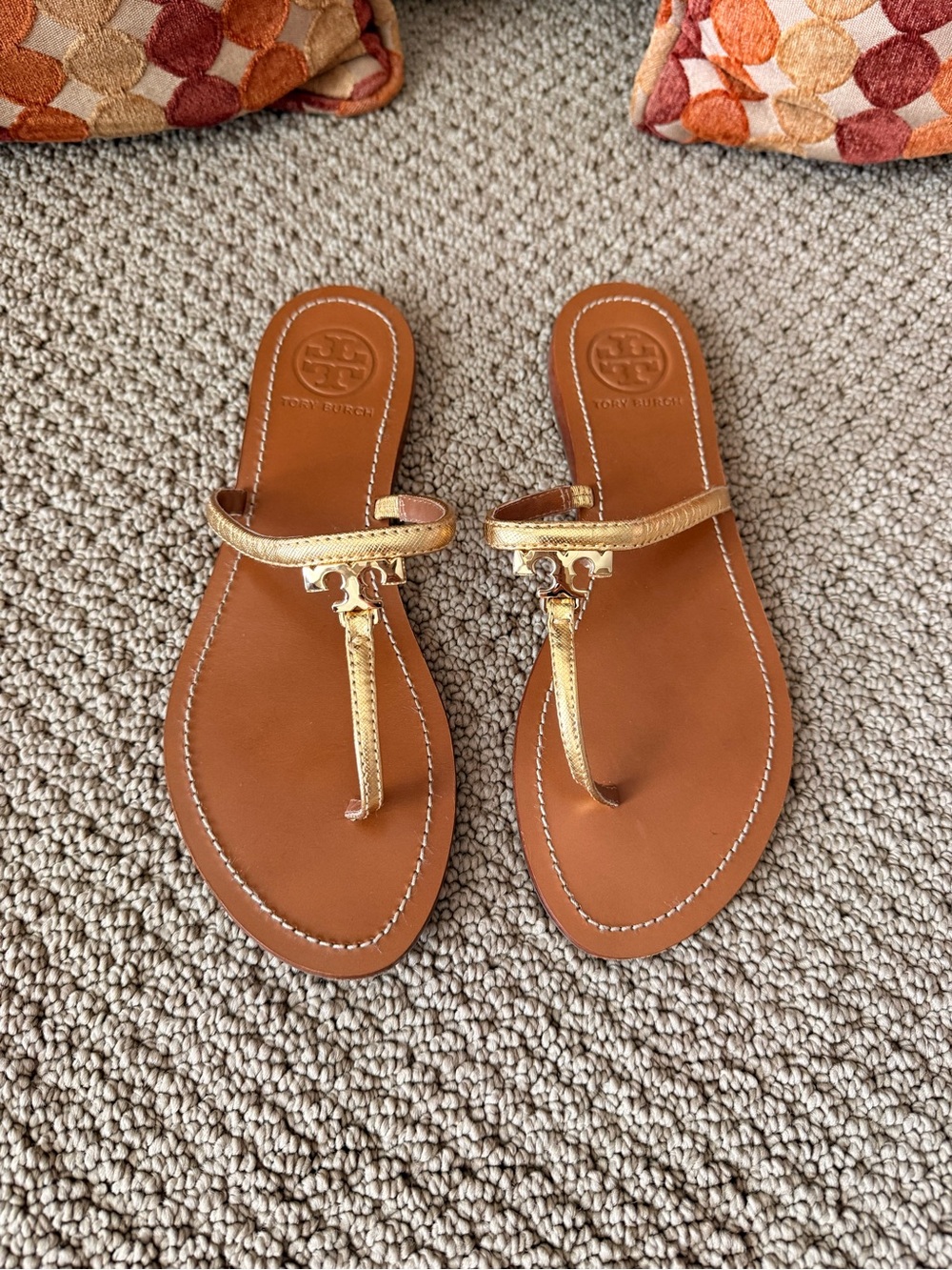 Tory Burch Gold T Metallic Gold Leather Thong Sandals with Tan Footbed Size 7.5